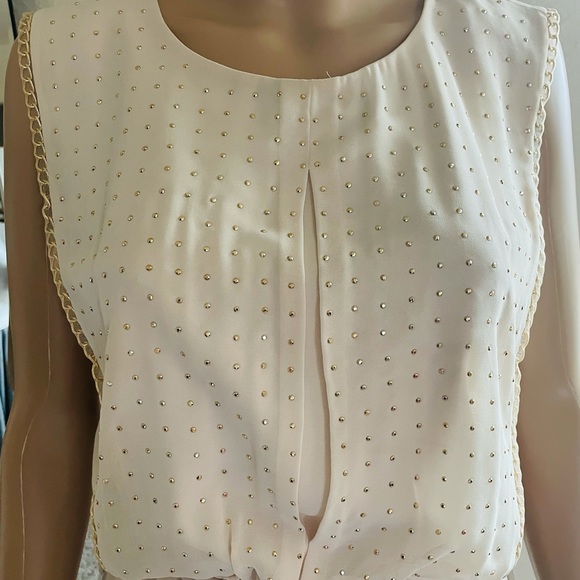 Cream and gold belted, light-weight dress with gold chain embedded on the seams. - Picture 2 of 9